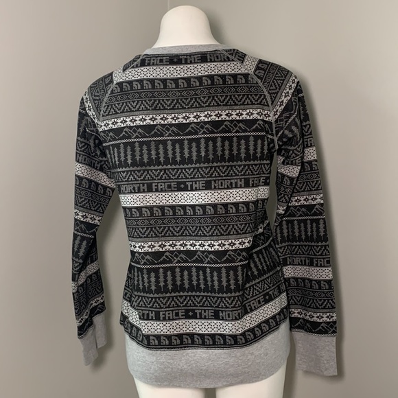 The North Face Logo Sweatshirt Trees Mountains Snowflakes size Small - Picture 5 of 8